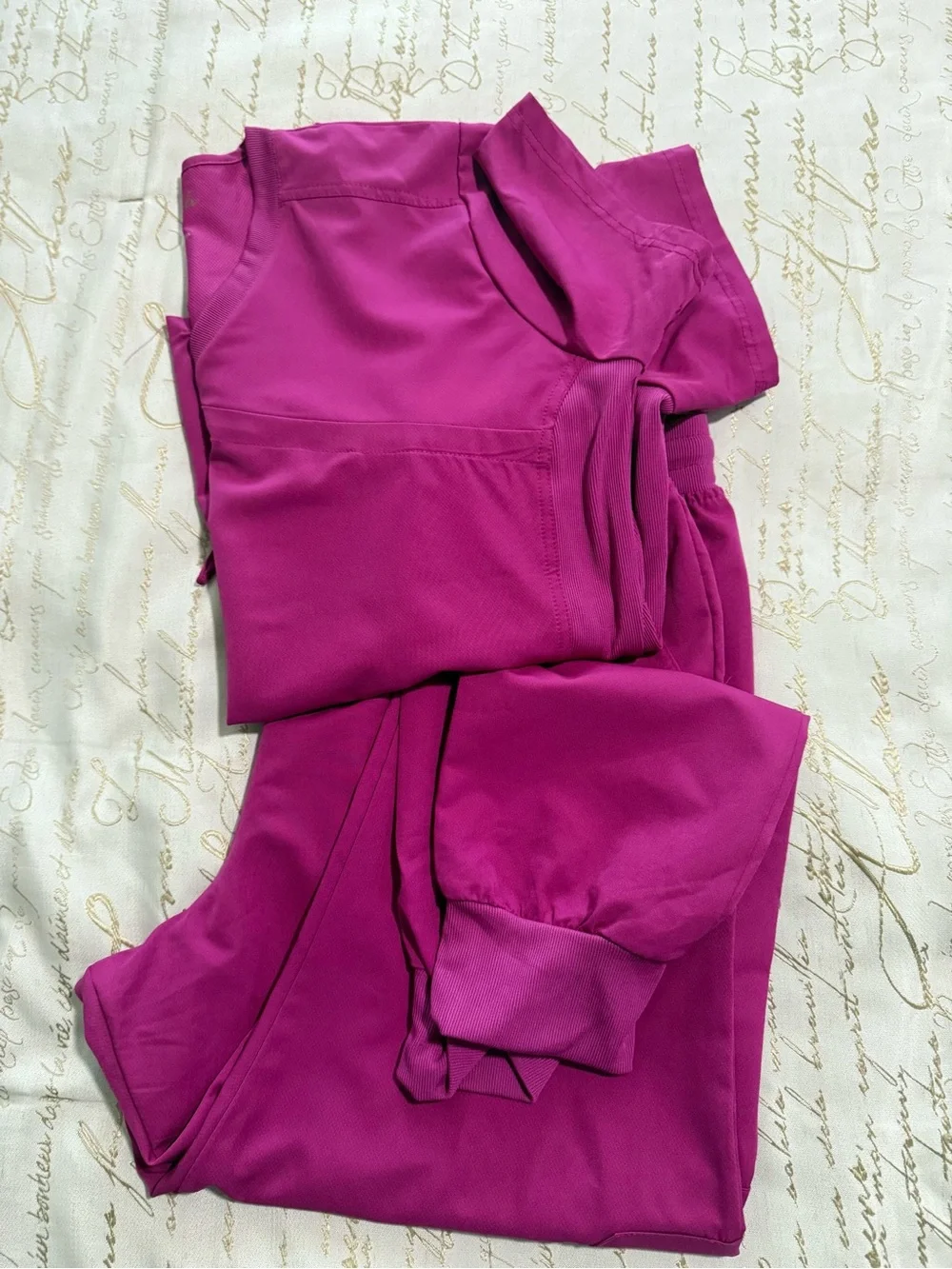 Karisma Treads womens 2 piece scrub set suze XL.